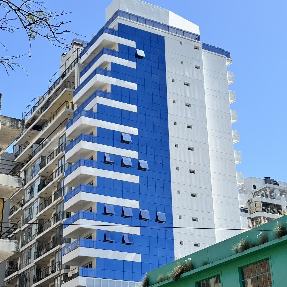 Departamento de 3 Dorm. con Doble Balcon y Vista Despejada Al Rio 5