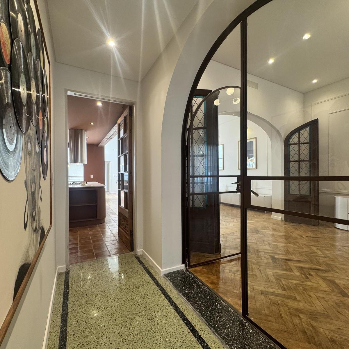 Increíble Casa en Barrio Abasto de 4 Dorm. 5