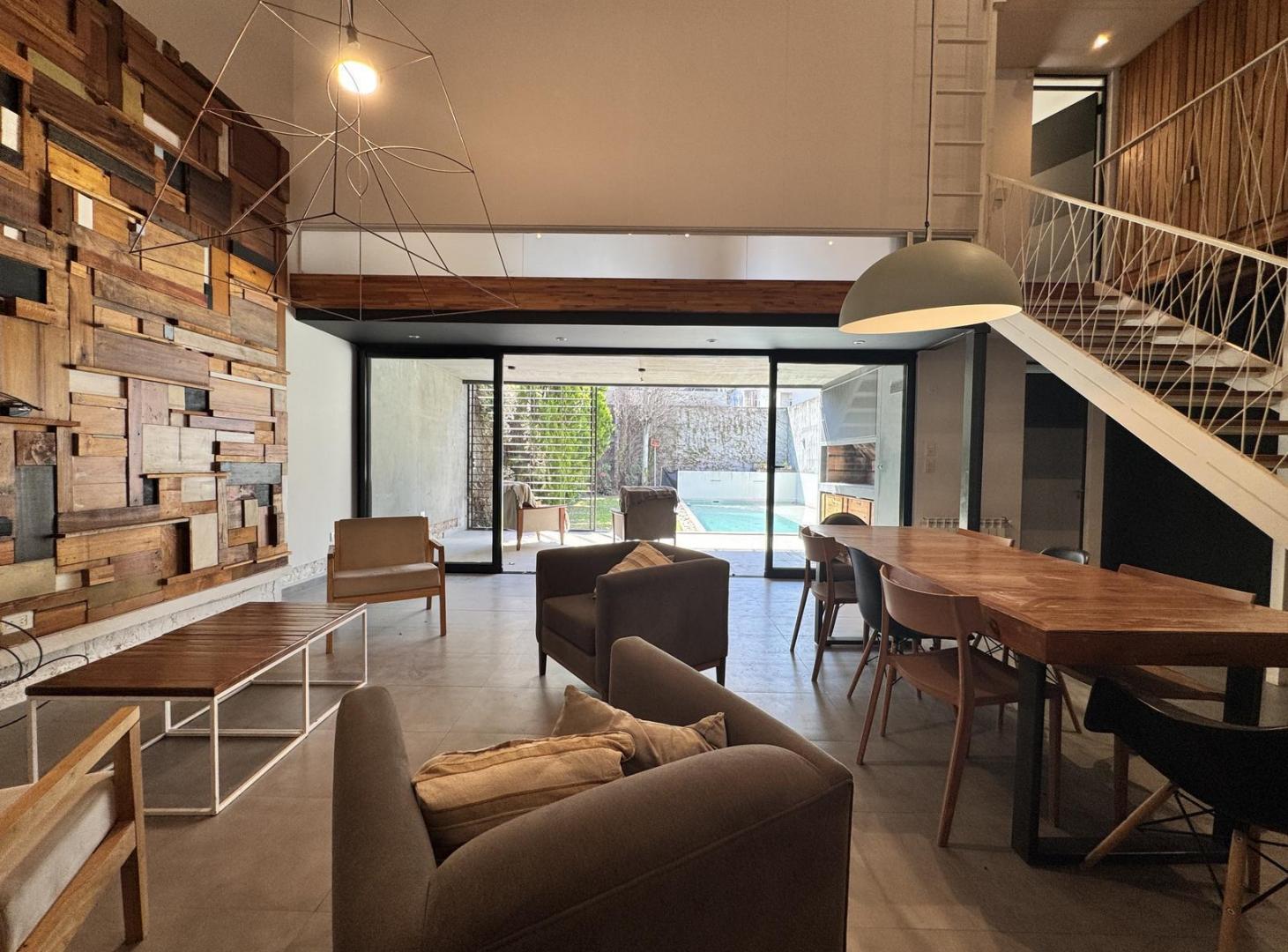 Foto de Casa 3 dormitorios de diseño, cochera doble y pileta, imagen 4