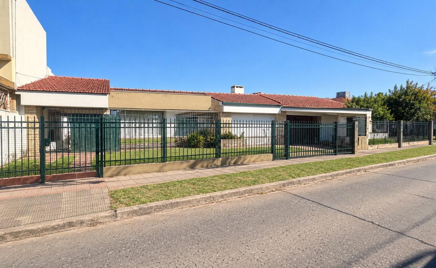 Foto de Casa 3 dormitorios y gran espacio de parque en la florida, imagen 1
