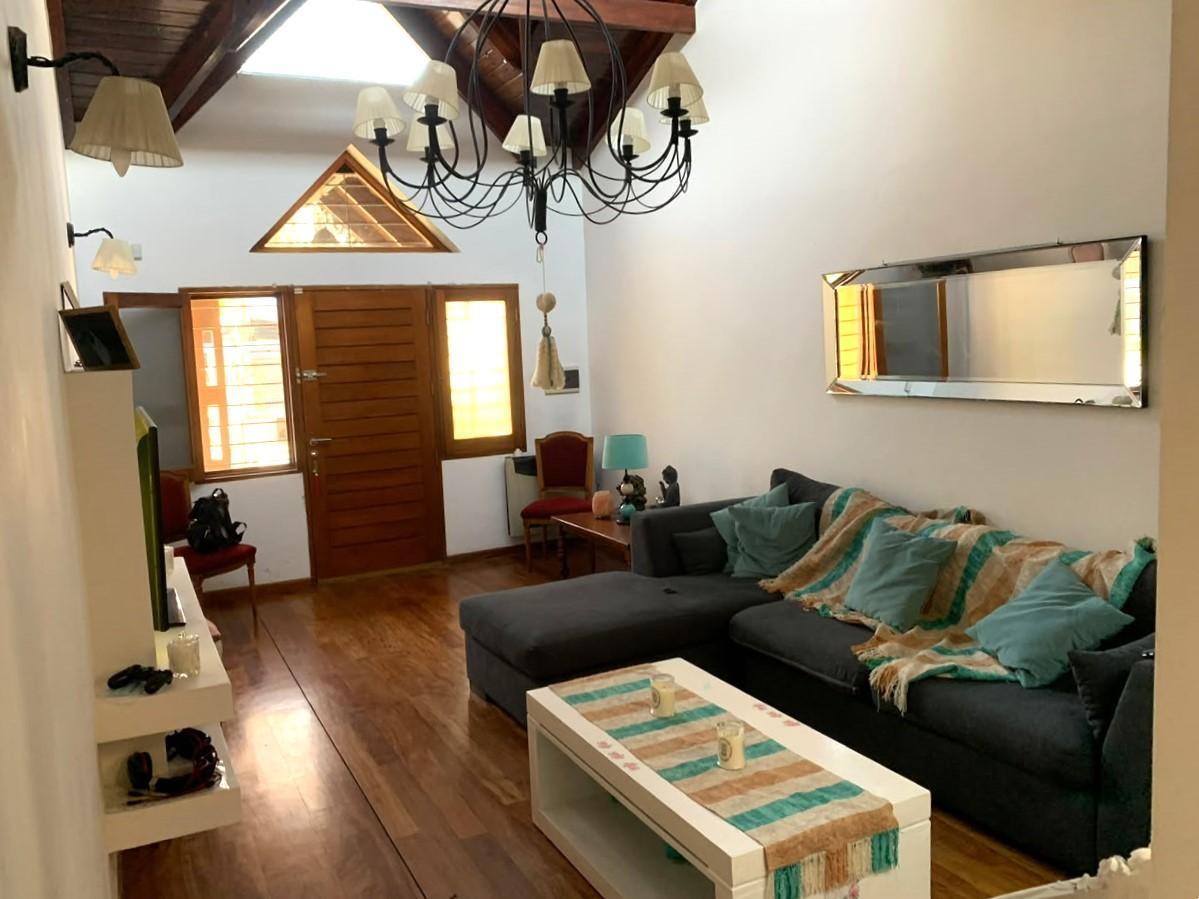 Foto de Hermosa casa de 2 dormitorios, cochera, parque y pileta., imagen 5