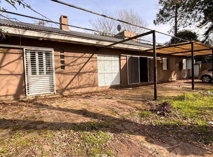 Casa en Villa Elisa de 3 dormitorios con parque 3