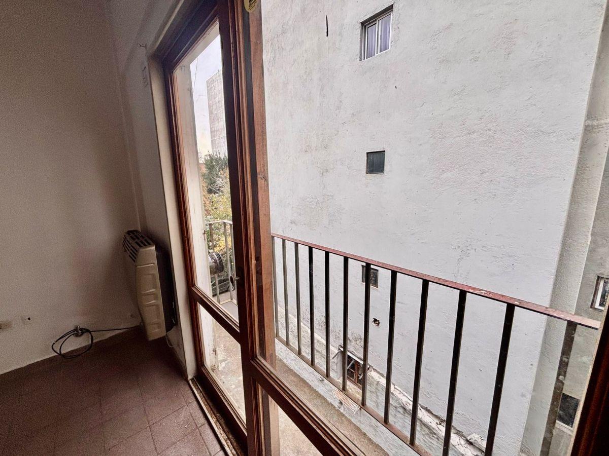 Foto de Departamento de 1 dormitorio en venta con cochera - Zona facultades, imagen 2