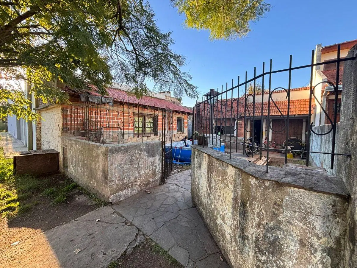 Lote/casa a refaccionar o demoler en pleno City Bell 4