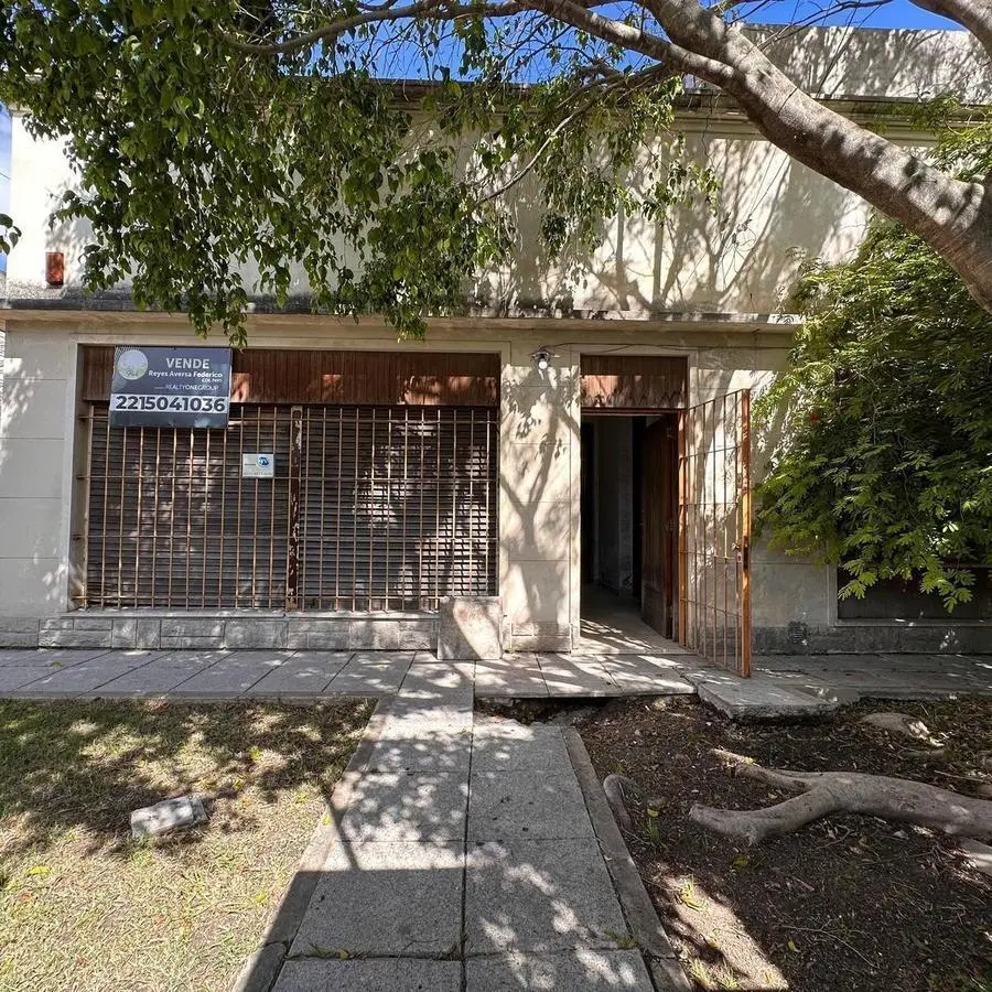 Venta de Casa con Desarrollo Comercial 2