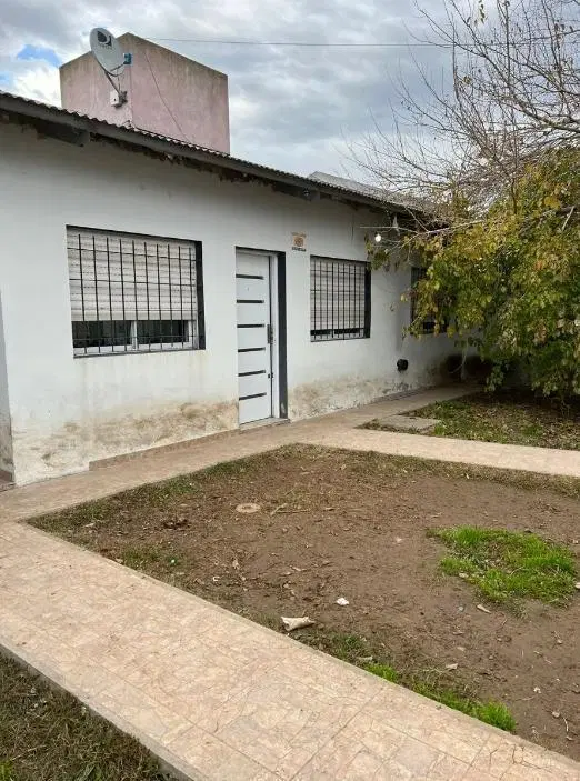 Casa en  68 e/157 y 158 Los Hornos 5