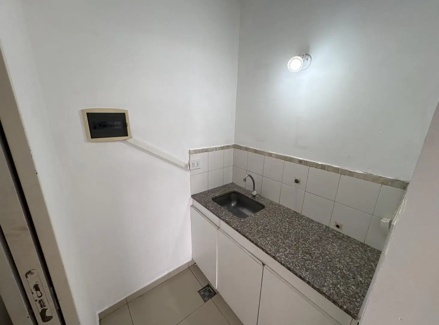 VENTA LOCAL A LA CALLE LA PLATA 1