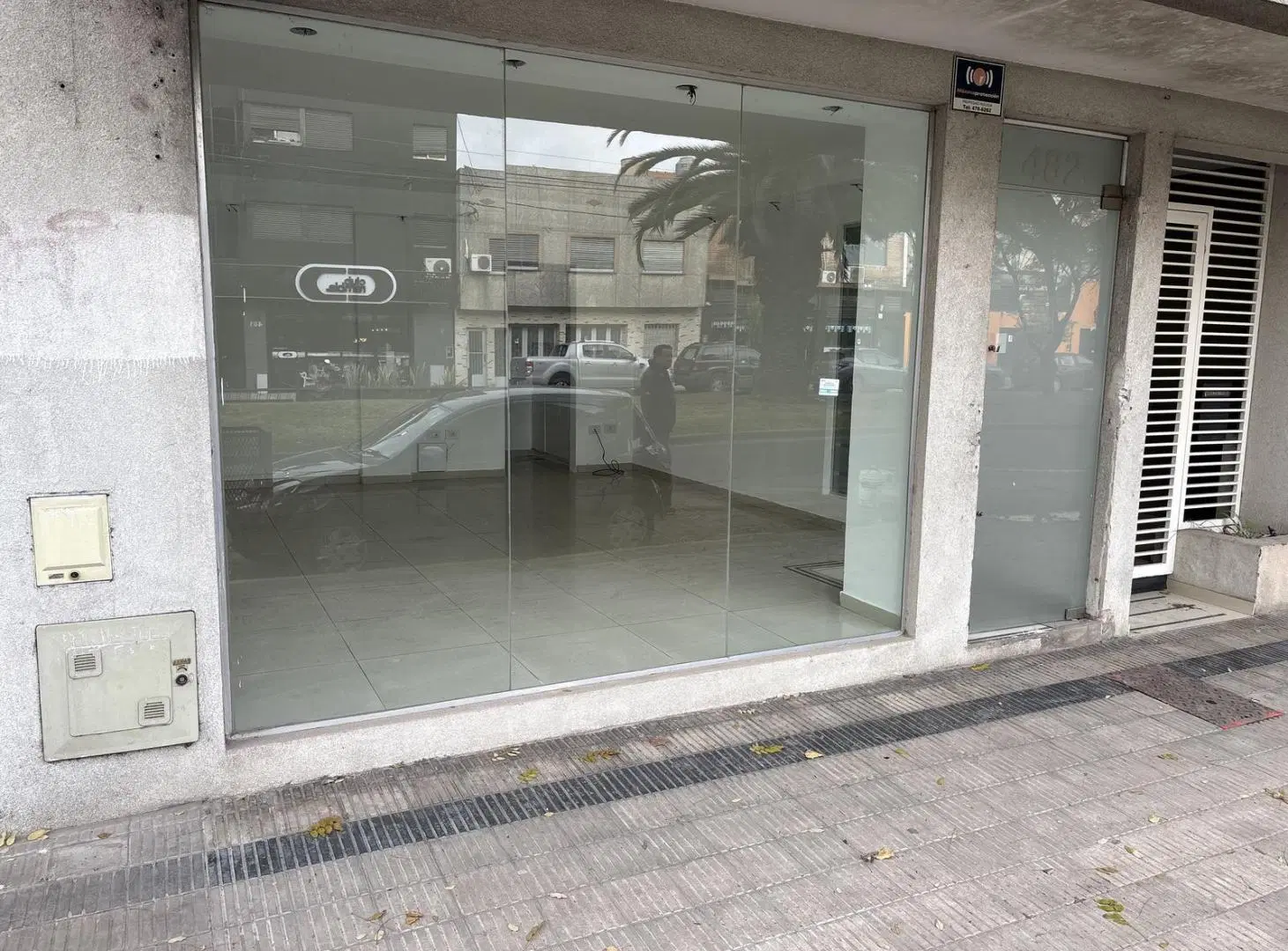 VENTA LOCAL A LA CALLE LA PLATA 4