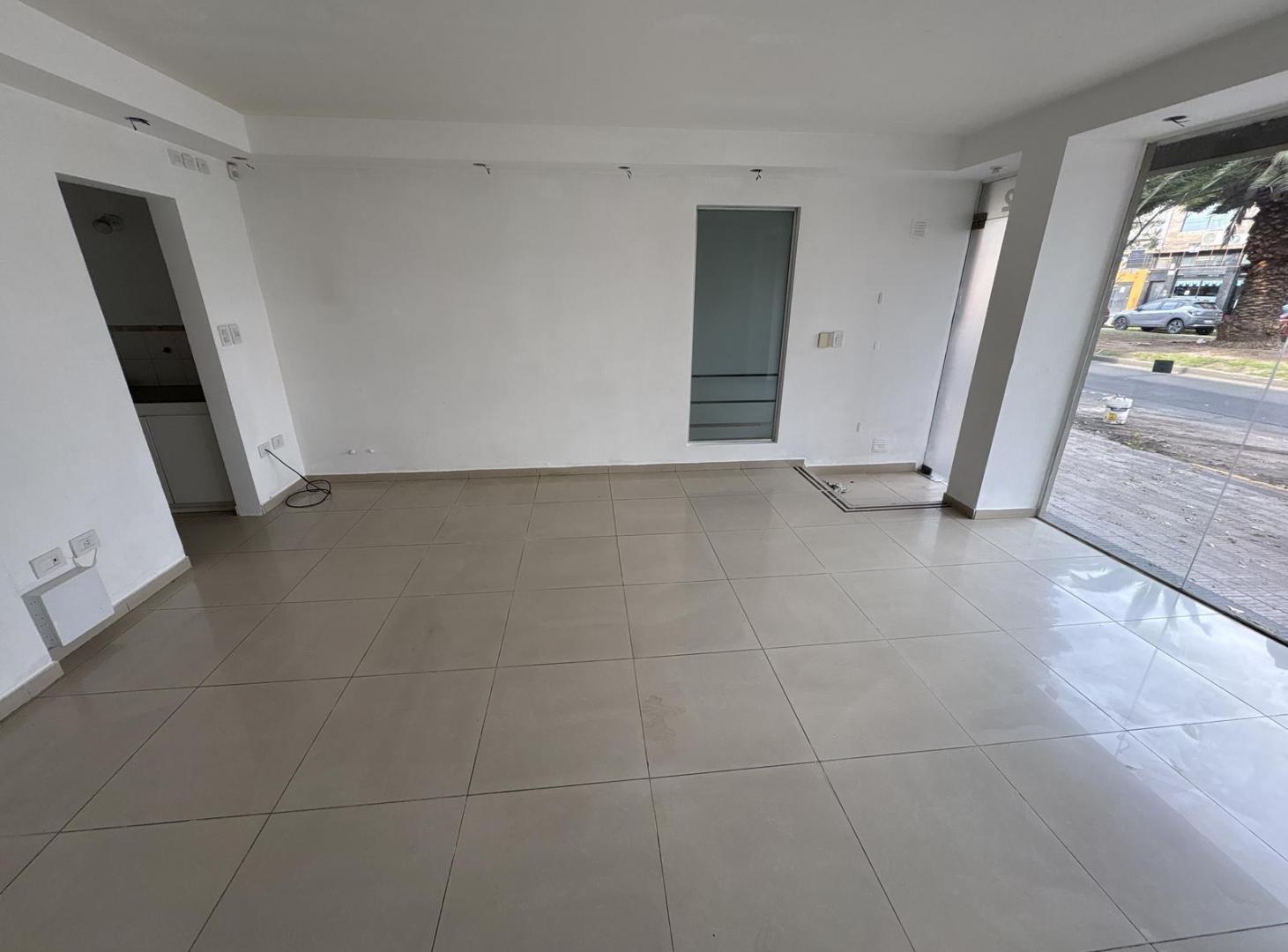 Foto de VENTA LOCAL A LA CALLE LA PLATA, imagen 2