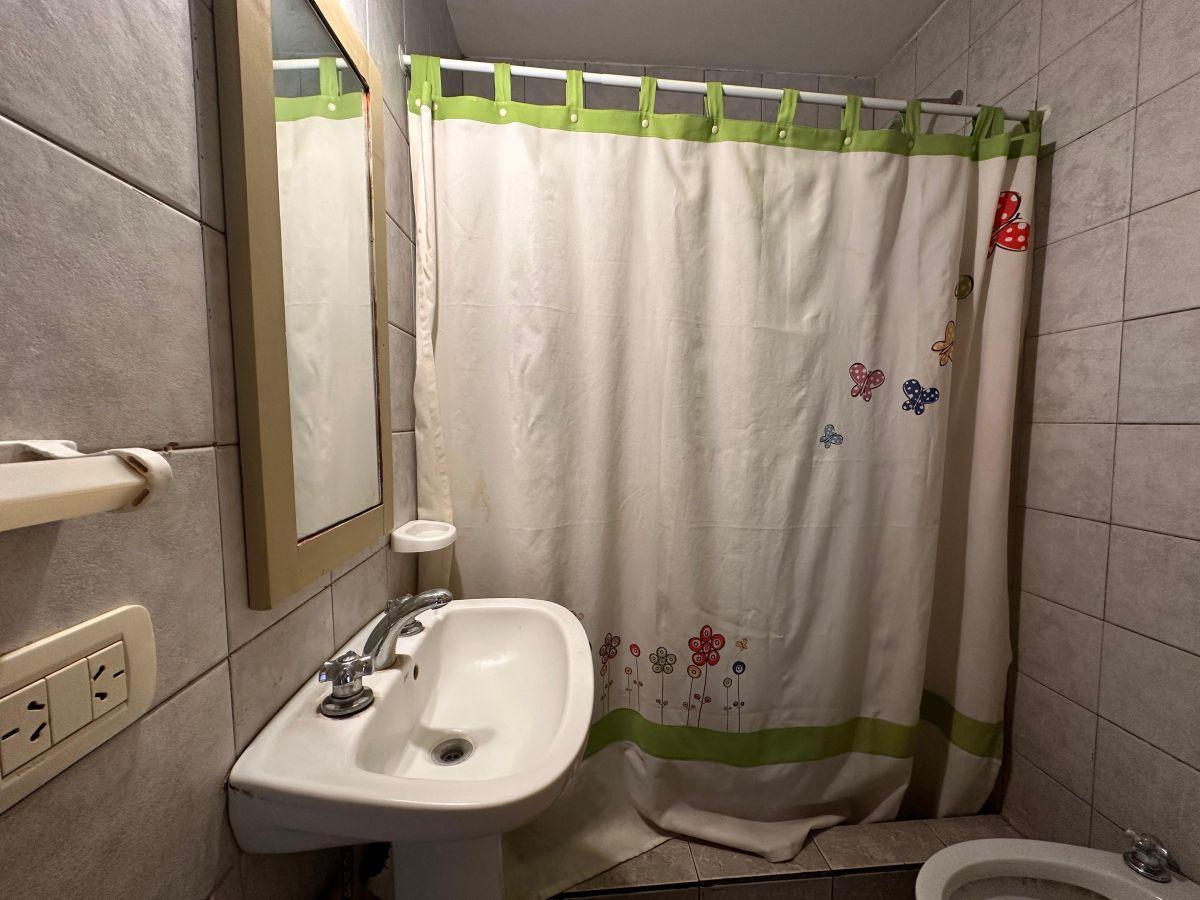 Foto de Venta de Departamento 2 Dormitorios en 137 y 80, imagen 2