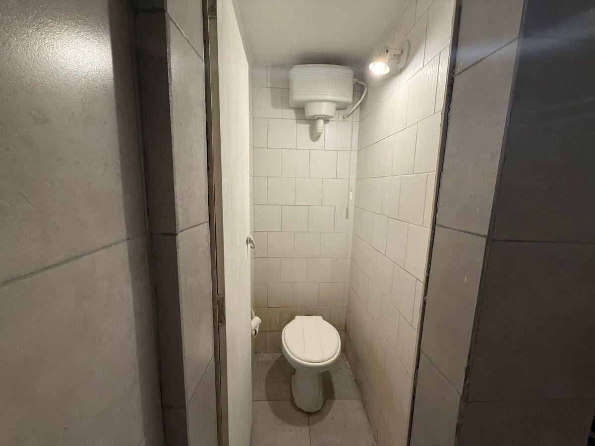 Foto de Venta de Local en Amplia zona Comercial, imagen 5