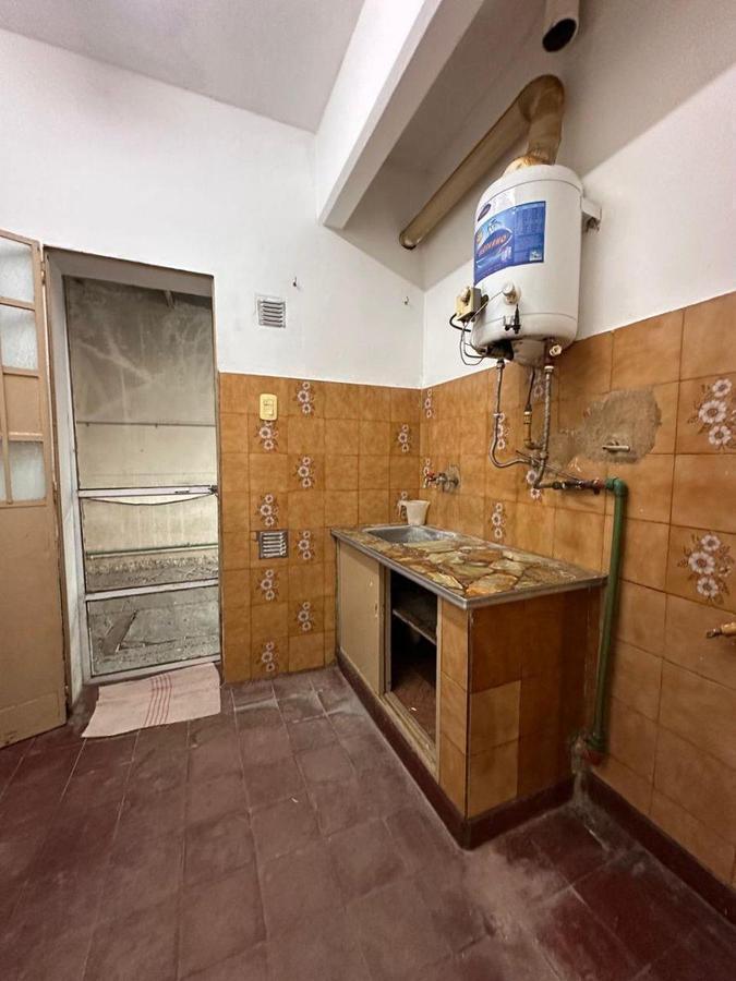 Foto de Venta de Casa en los Hornos-68 E/ 143 y 144 - a Refaccionar!!, imagen 3