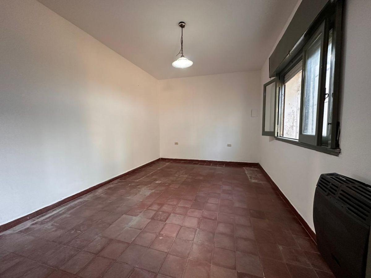 Foto de Venta de Casa en los Hornos-68 E/ 143 y 144 - a Refaccionar!!, imagen 1