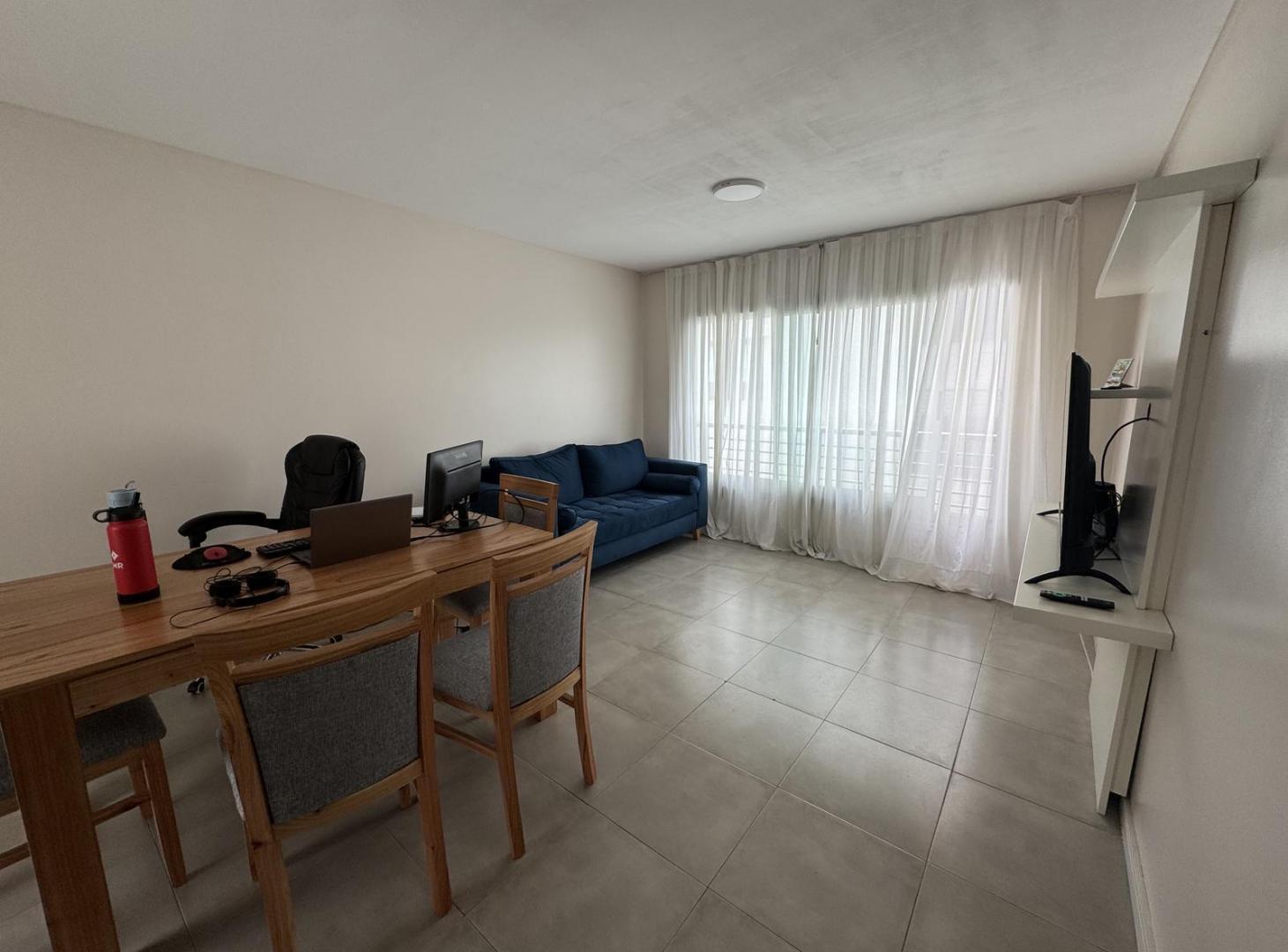Foto de Departamento de 2 dormitorios en Venta con cochera Plaza Malvinas, imagen 1