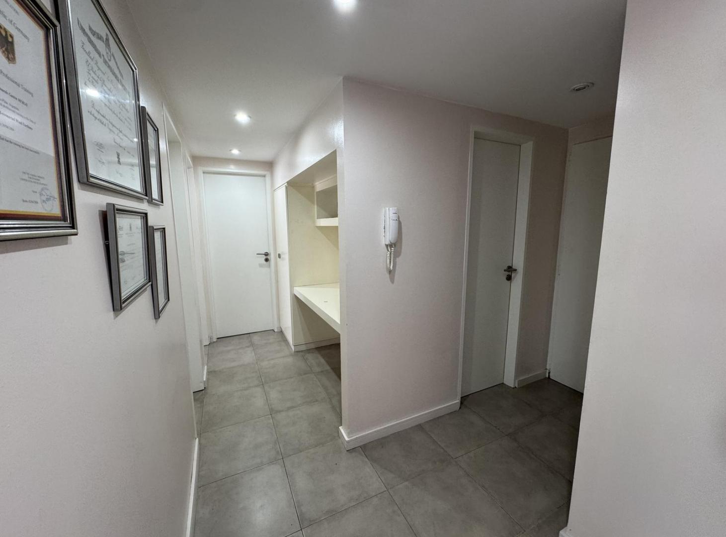 Foto de Departamento de 2 dormitorios en Venta con cochera Plaza Malvinas, imagen 3