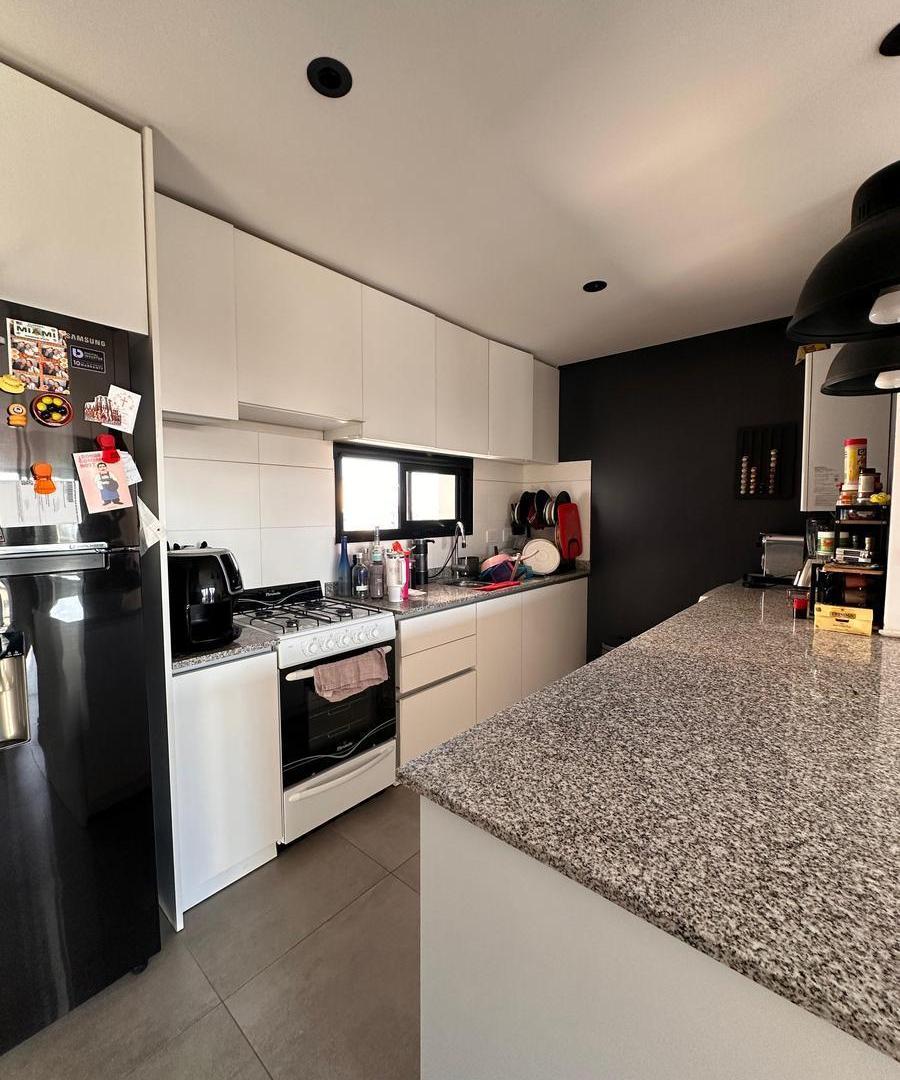 Foto de VENTA DE DEPARTAMENTO DE 2 DORMITORIOS CON COCHERA CUBIERTA LA PLATA, imagen 4