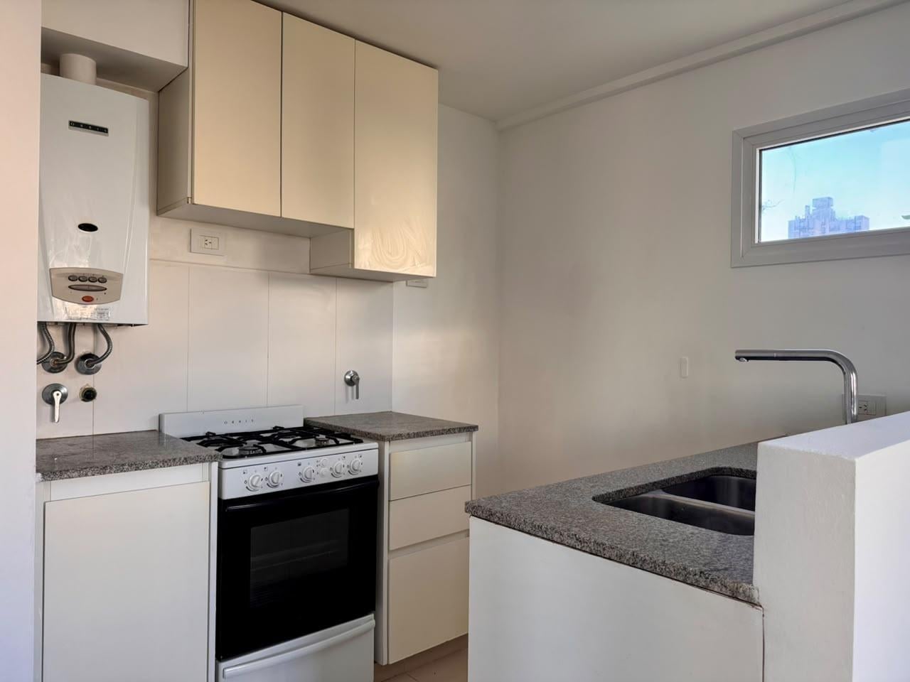 Foto de DEPARTAMENTO EN ALQUILER DE 1 DORMITORIO EN LA PLATA, imagen 1