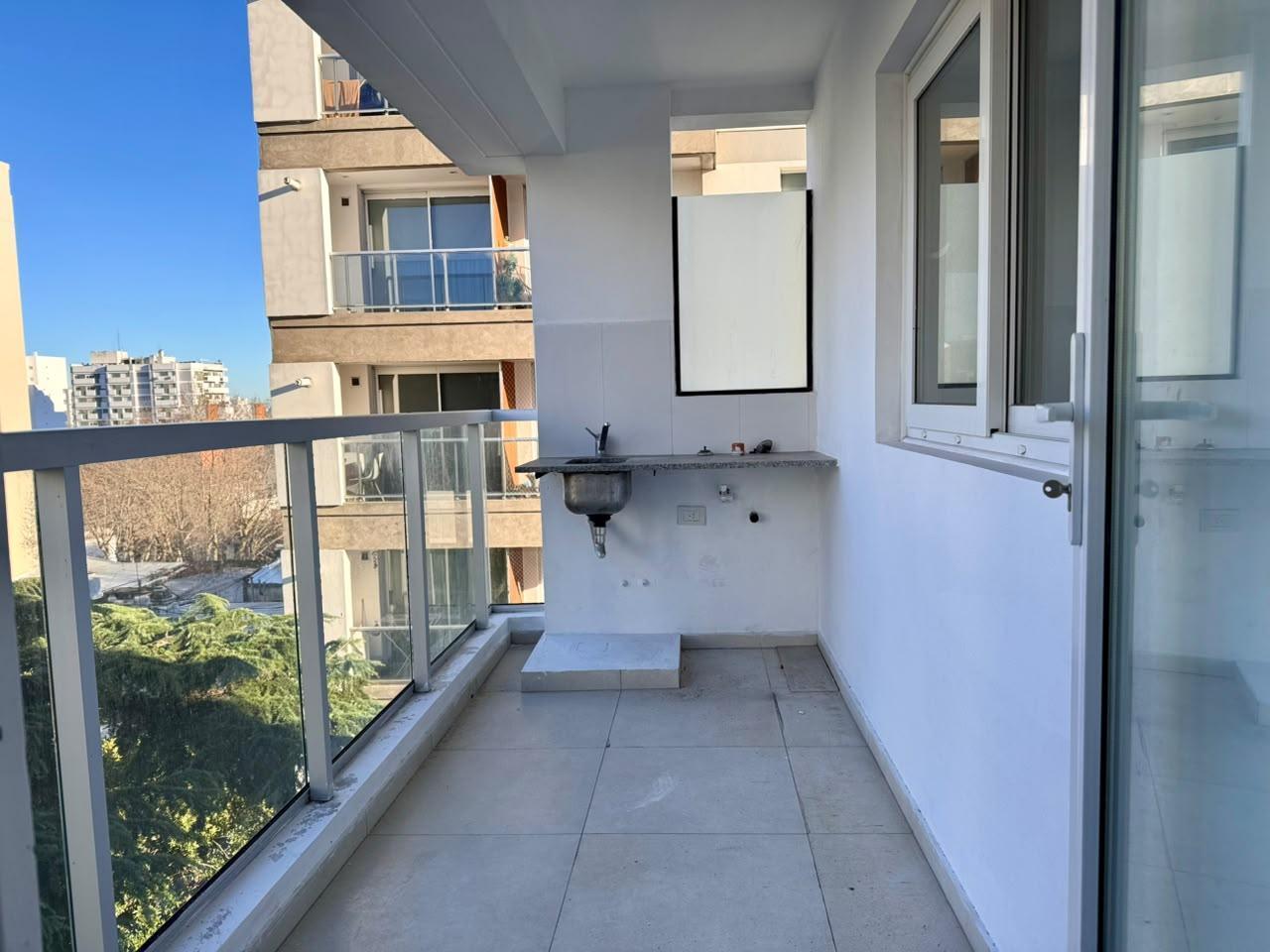 Foto de DEPARTAMENTO EN ALQUILER DE 1 DORMITORIO EN LA PLATA, imagen 2