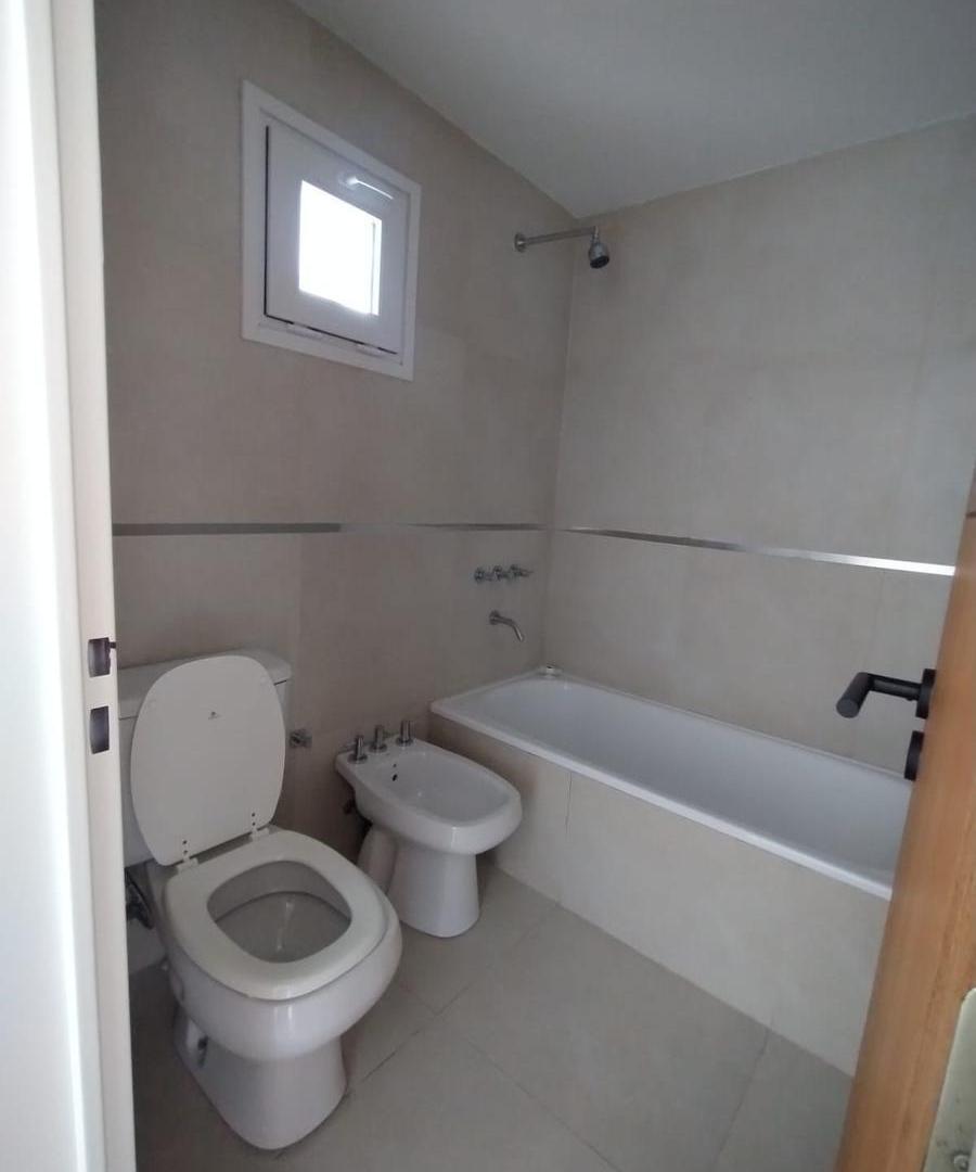 Foto de DEPARTAMENTO EN ALQUILER DE 1 DORMITORIO EN LA PLATA, imagen 4