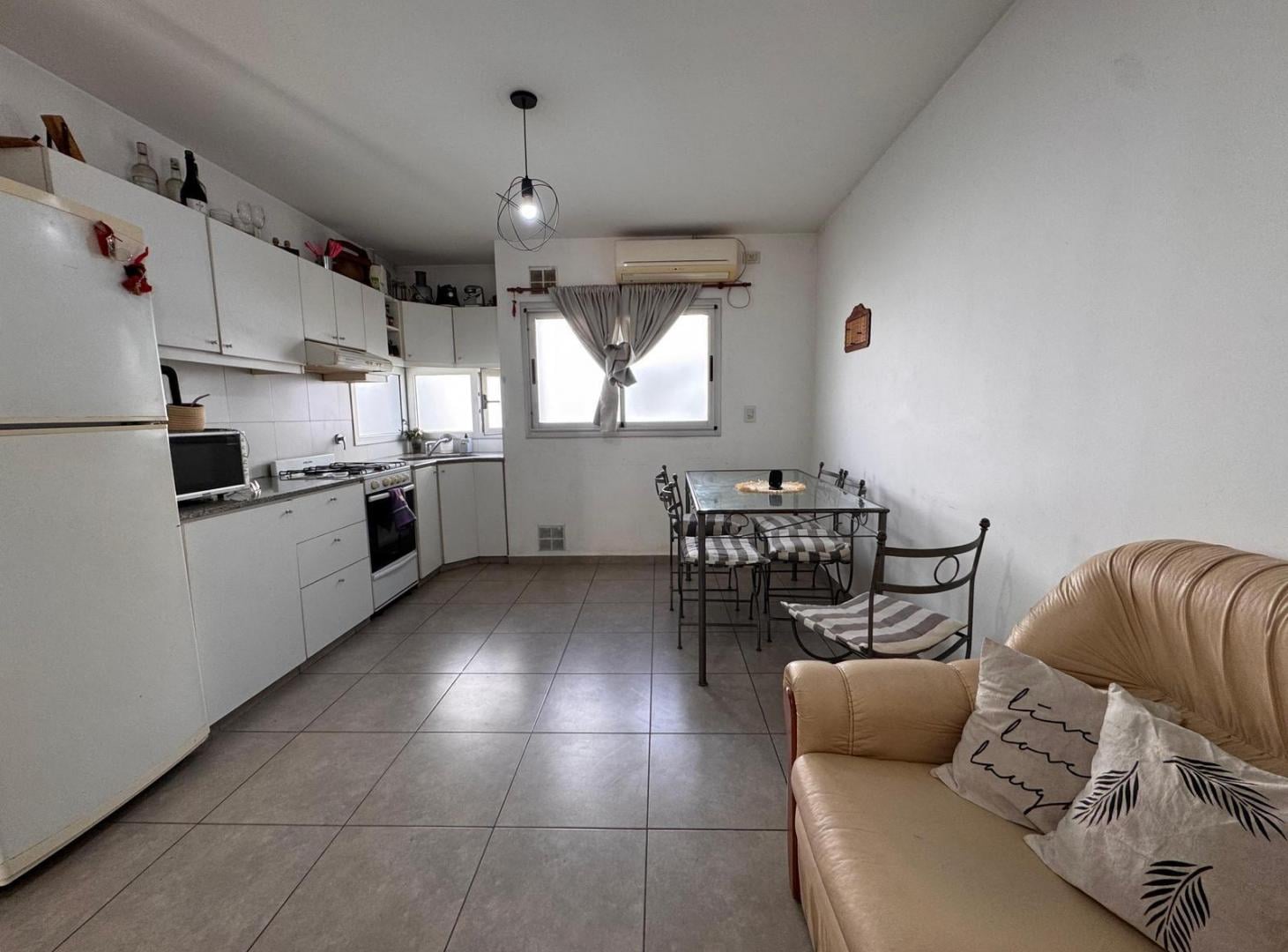 Foto de VENTA DE DEPARTAMENTO DE 2 DORMITORIOS CON PATIO Y COCHERA, imagen 4