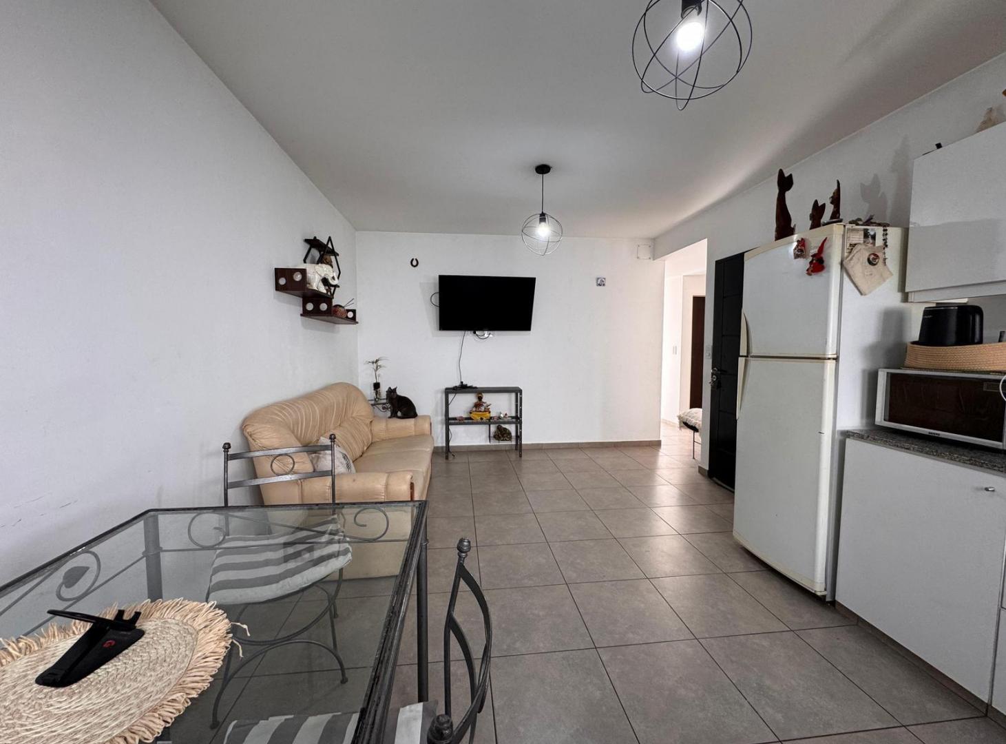 Foto de VENTA DE DEPARTAMENTO DE 2 DORMITORIOS CON PATIO Y COCHERA, imagen 3