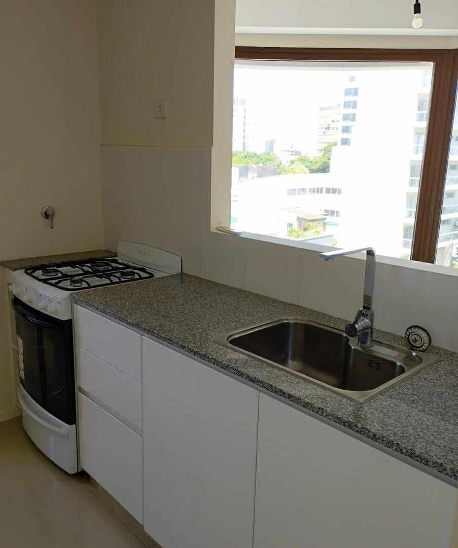 Foto de DEPARTAMENTO EN ALQUILER DE UN DORMITORIO CON COCHERA EN LA PLATA, imagen 1