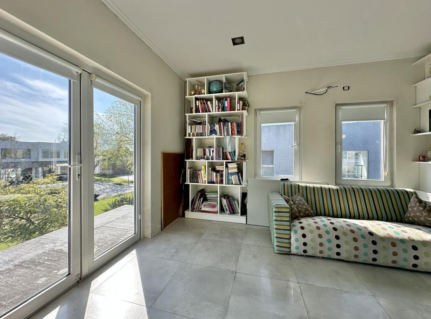 Foto de CASA DE 3 DORMITORIOS EN VENTA - LOMAS DE CITY BELL, imagen 3