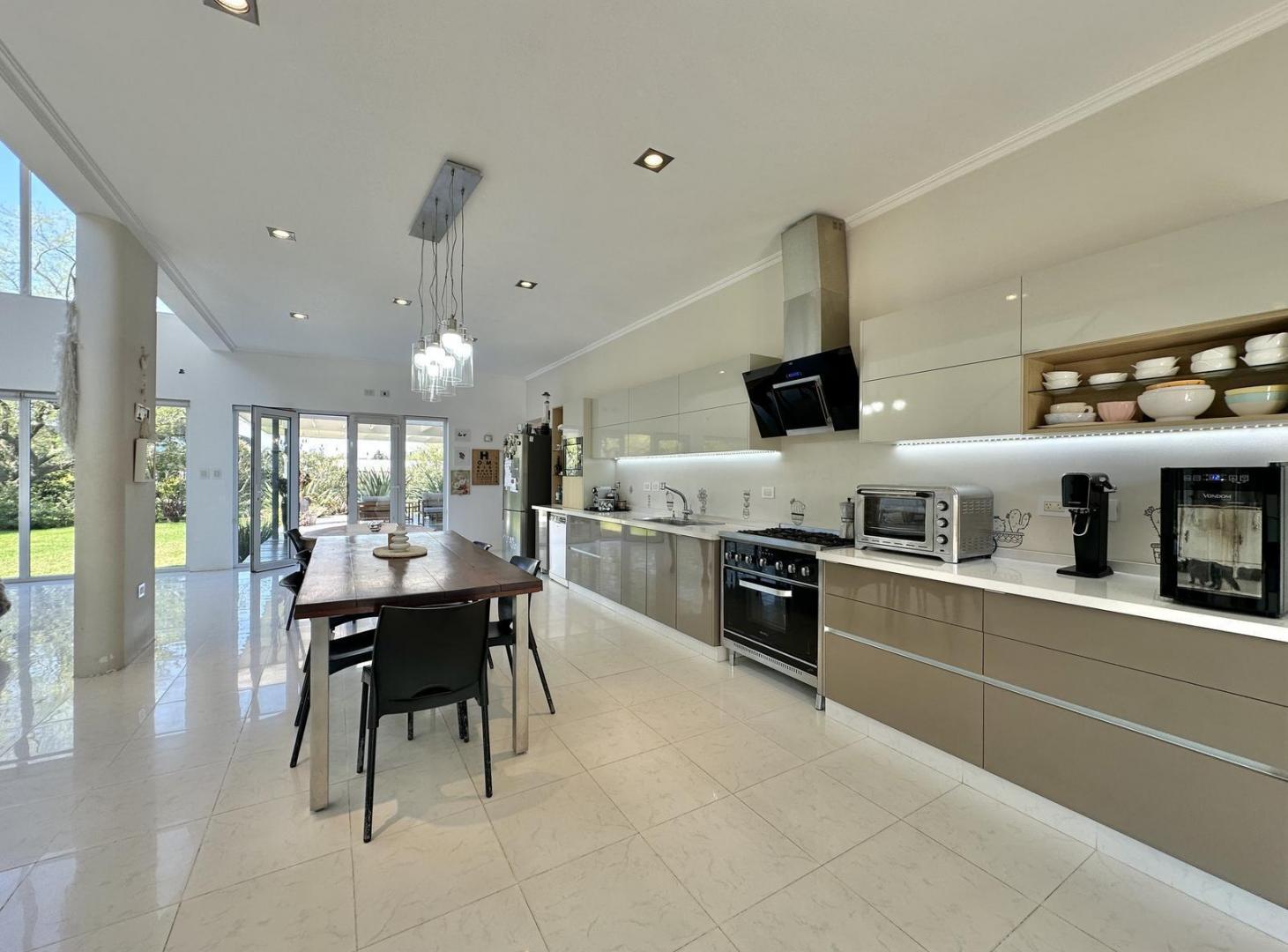 Foto de CASA DE 3 DORMITORIOS EN VENTA - LOMAS DE CITY BELL, imagen 1