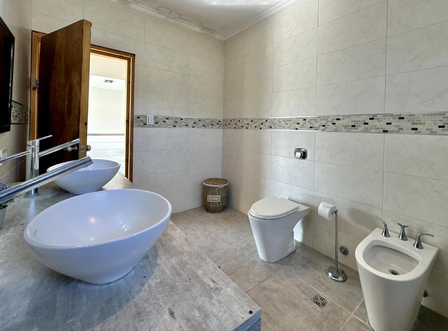 Foto de CASA DE 3 DORMITORIOS EN VENTA - LOMAS DE CITY BELL, imagen 2