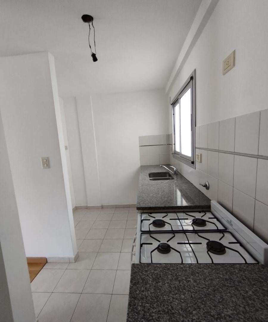 Foto de DEPARTAMENTO DE UN DORMITORIO EN ALQUILER EN LA PLATA, imagen 2