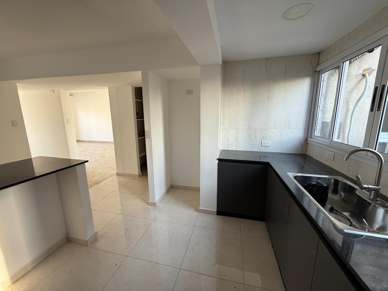 Foto de VENTA DE DUPLEX DE 4 DORMITORIOS EN DIAGONAL 80 Y 47 - LA PLATA, imagen 5