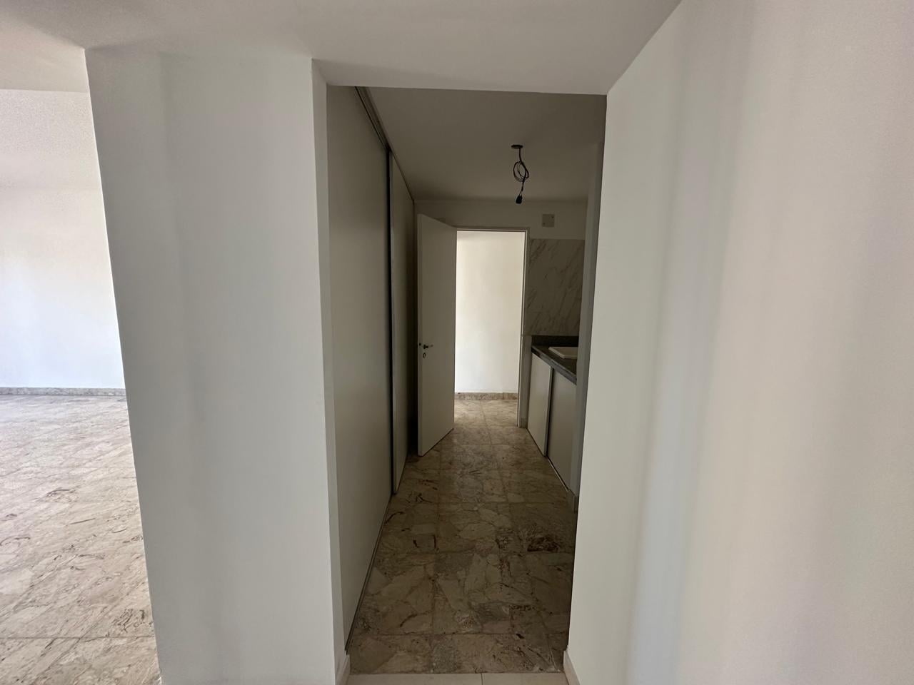Foto de VENTA DE DUPLEX DE 4 DORMITORIOS EN DIAGONAL 80 Y 47 - LA PLATA, imagen 2