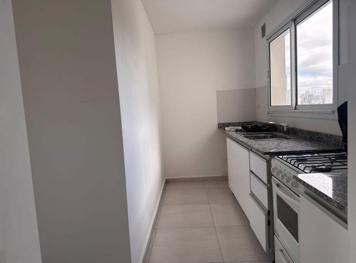 Foto de DEPARTAMENTO EN ALQUILER DE UN DORMITORIO EN LA PLATA, imagen 2