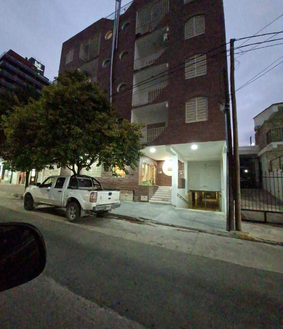OPORTUNIDAD EN CARLOS PAZ! DEPTO AMOBLADO DE DOS DORMITORIOS EN EL CENTRO