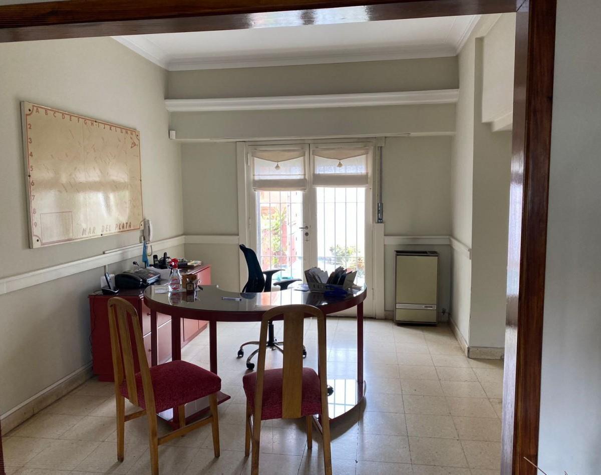 Chalet 4 Ambientes + Dcia, Ideal Profesional o Vivienda a m de Plaza del Agua. 2
