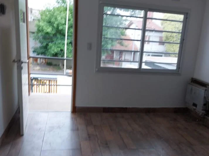 ALQUILER 24 MESES. DEPARTAMENTO DOS AMBIENTES. PRIMER PISO POR ESCALERA 2