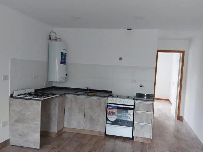 ALQUILER 24 MESES. DEPARTAMENTO DOS AMBIENTES. PRIMER PISO POR ESCALERA 1