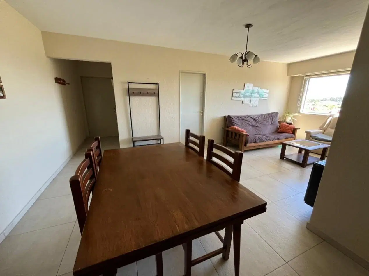 EN VENTA. DEPARTAMENTO DE 4 AMBIENTES CON ESPACIO DE COCHERA. BAHIA BLANCA 2600 4