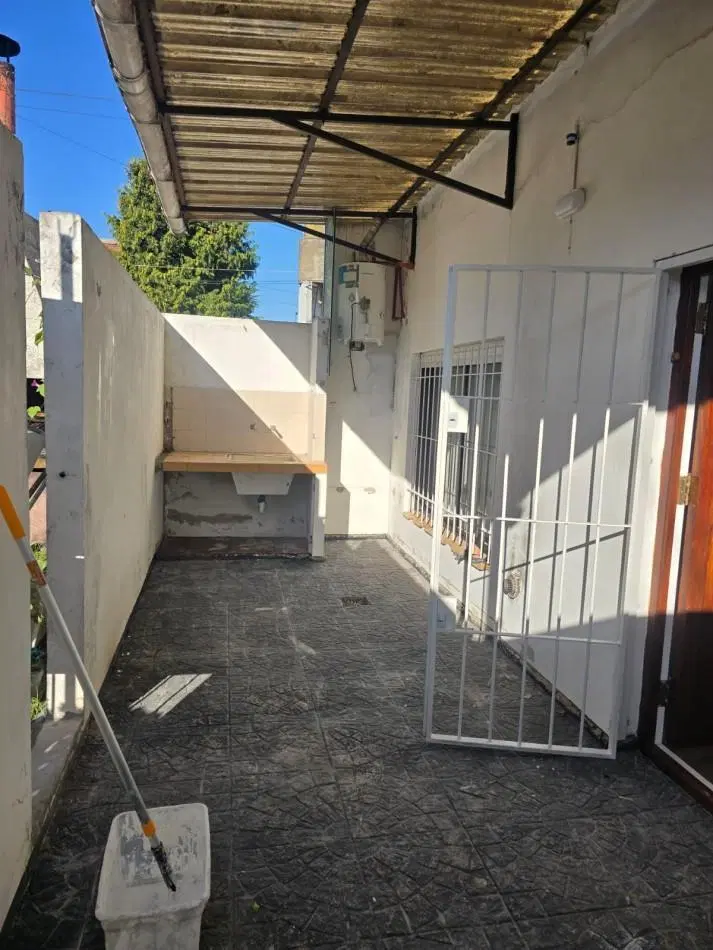 DEPARTAMENTO DE 2 AMBIENTES CON PATIO Y GARAGE 5