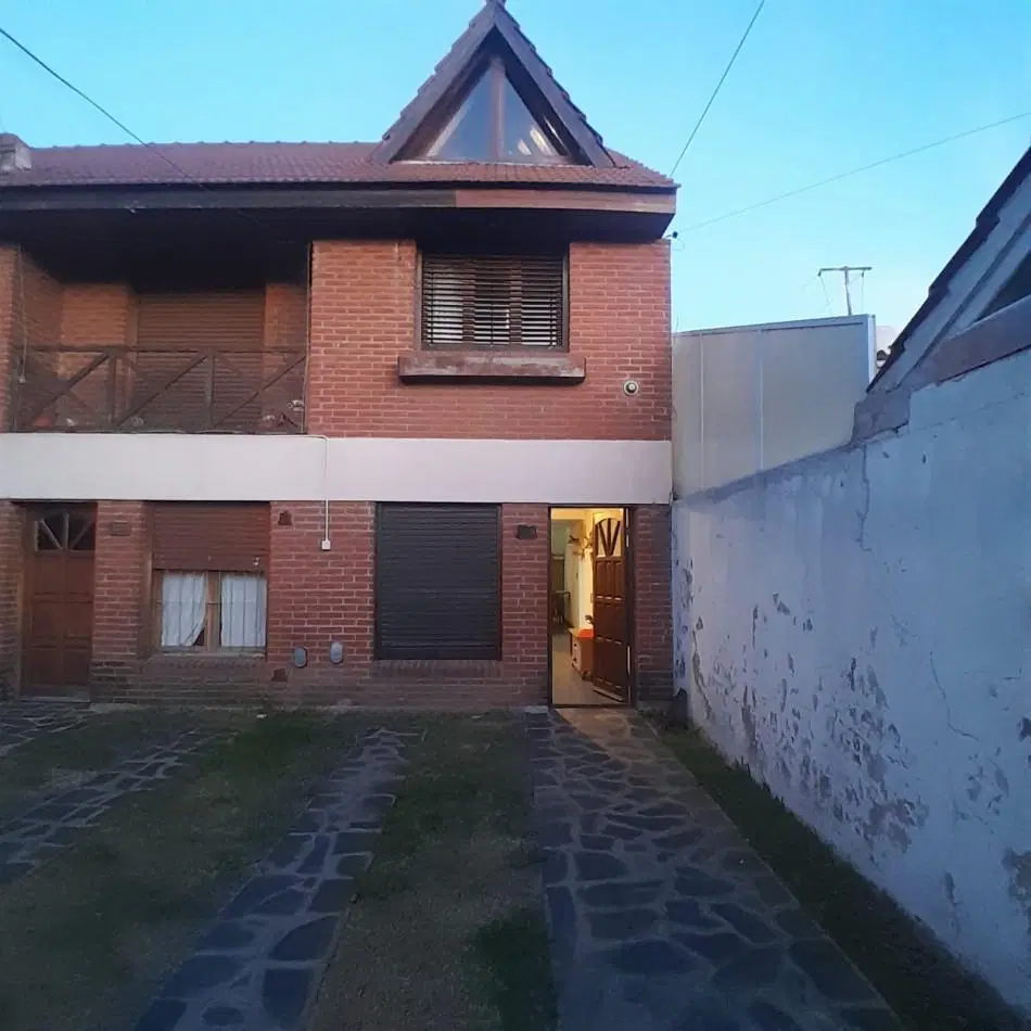 DUPLEX 4 AMBIENTES EN BARRIO SAN JUAN 5