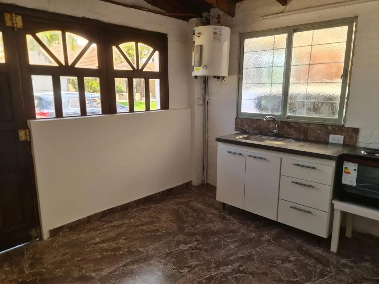 ALQUILER 12 MESES. DOS AMBIENTES ITUZAINGO 6500 3