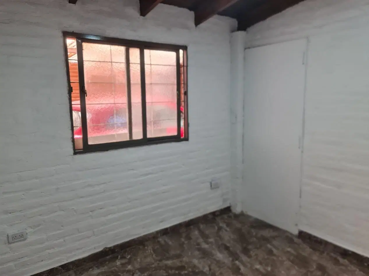 ALQUILER 12 MESES. DOS AMBIENTES ITUZAINGO 6500 4