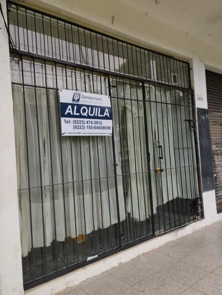 ALQUILER LOCAL SOBRE AVENIDA LIBERTAD 4