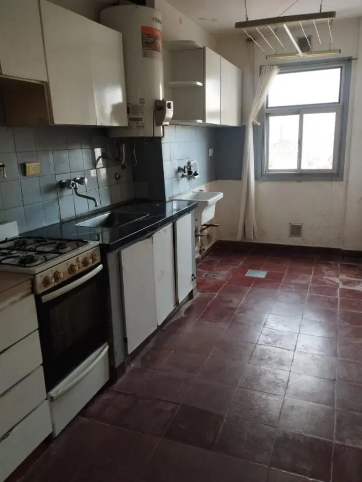 EN VENTA. 3 AMBIENTES EN COMPLEJO CERRADO, CON ESTACIONAMIENTO. APTO CREDITO. SOBRE AVENIDA LIBERTAD 4