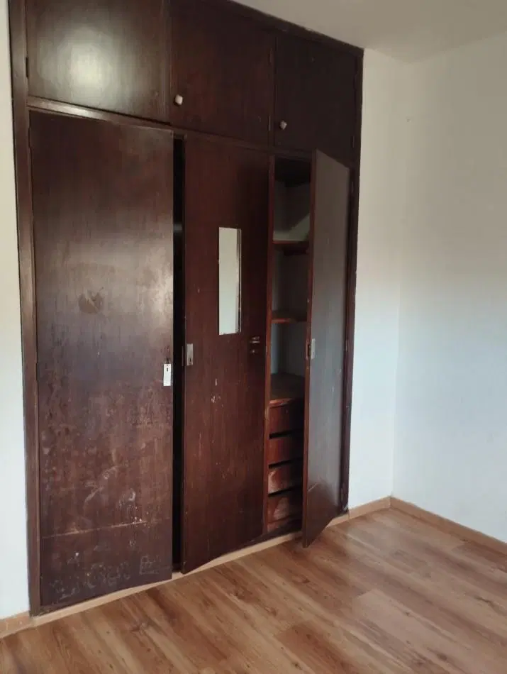 EN VENTA. 3 AMBIENTES EN COMPLEJO CERRADO, CON ESTACIONAMIENTO. APTO CREDITO. SOBRE AVENIDA LIBERTAD 5