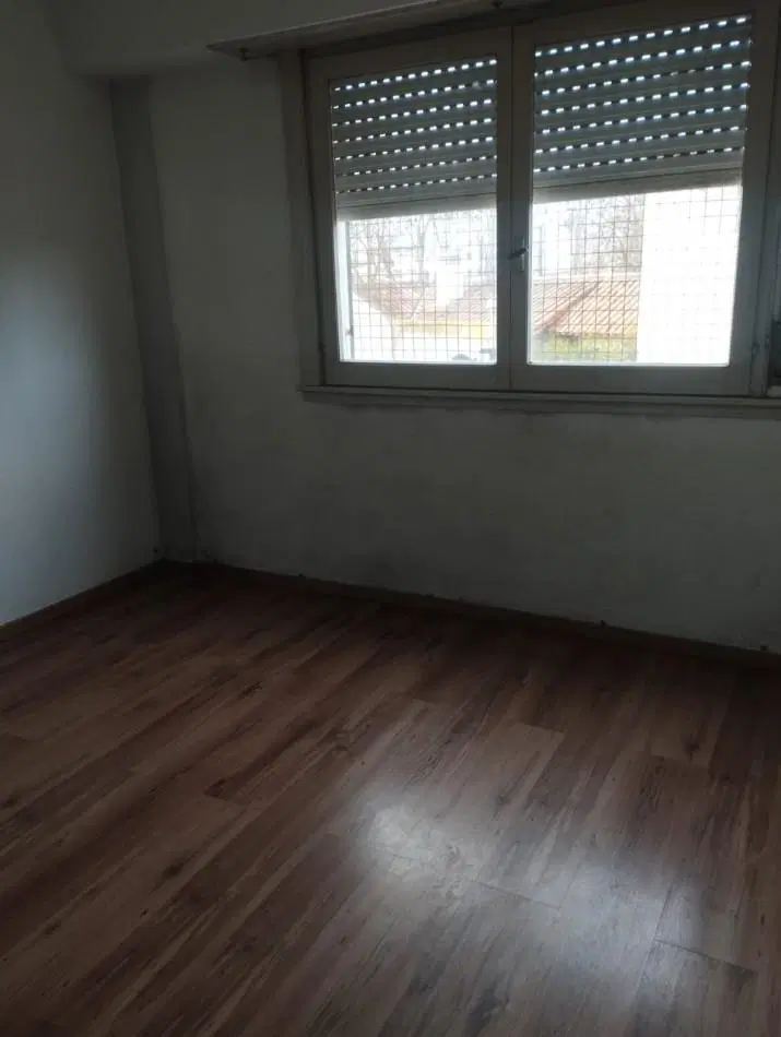 EN VENTA. 3 AMBIENTES EN COMPLEJO CERRADO, CON ESTACIONAMIENTO. APTO CREDITO. SOBRE AVENIDA LIBERTAD 3