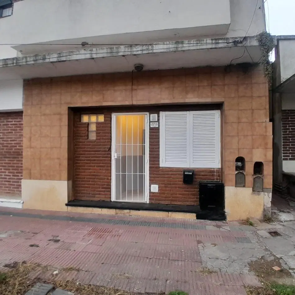PH DE AMBIENTE Y MEDIO, PLANTA BAJA A LA CALLE 1