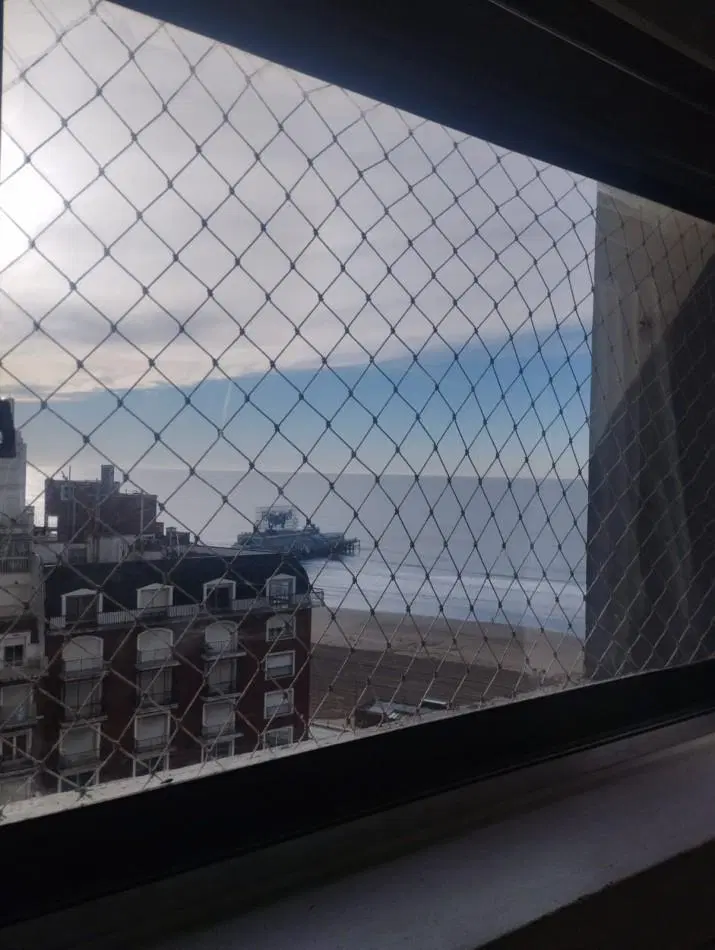 DEPARTAMENTO UN AMBIENTE CON COCHERA Y VISTA AL MAR. CENTRO 7