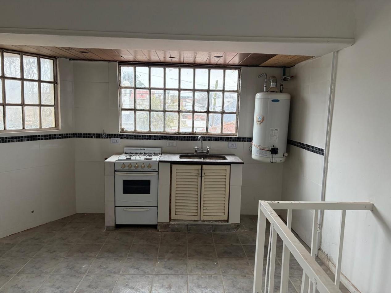 Foto de PH DE 3 AMBIENTES EN PLANTA ALTA CON COCHERA. ZONA PUERTO., imagen 2