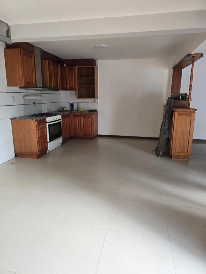 Foto de ALQUILER 24 MESES. CHALET AL FONDO EN DOS PLANTAS ON GARAGE., imagen 3